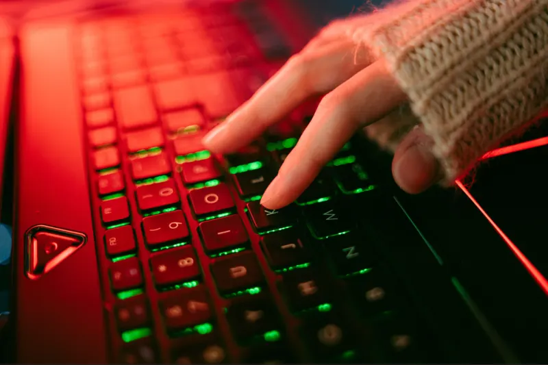 Urząd w Żabiej Woli udostępnił materiały o obronie przed manipulacją w sieci – ilustracja